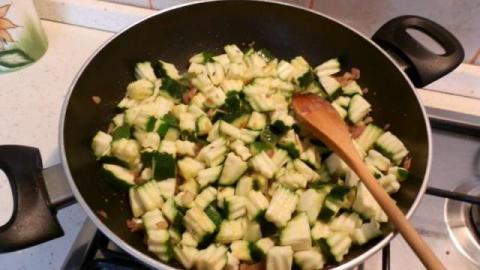 Cuketové karí s lososom - recept postup 2