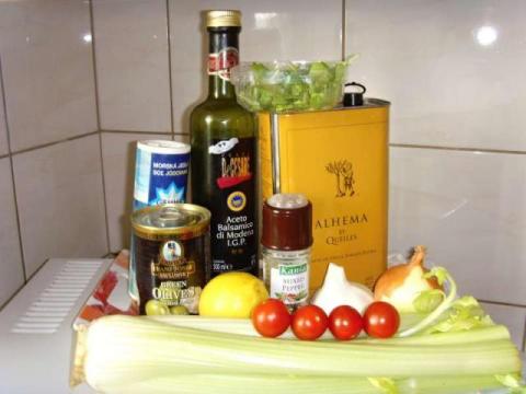 Šalát zo stopkového zeleru - recept postup 1