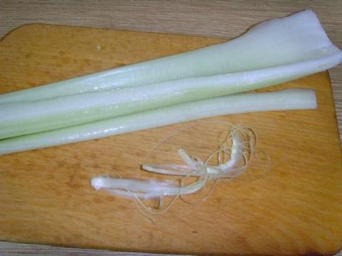 Šalát zo stopkového zeleru - recept postup 5