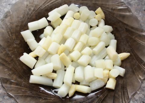 Kurací šalát so špargľou - recept postup 2