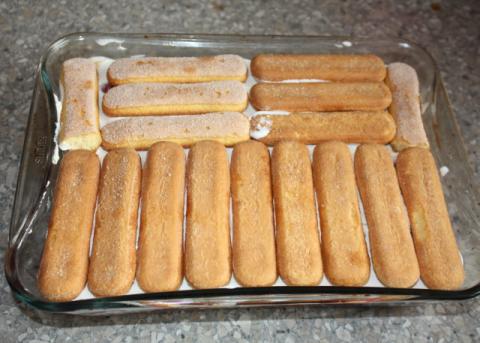Tiramisu s višňami - recept postup 8