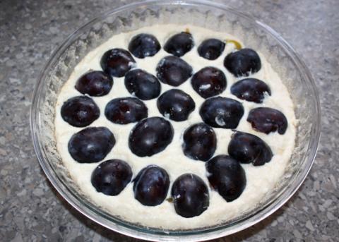 Tvarohový nákyp so slivkami - recept postup 4