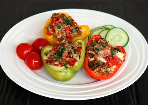 Paprika plnená zeleninou a syrom halloumi zapečená v rúre - recept postup 7