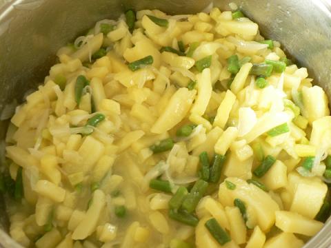 Zemiakový šalát so zelenou fazuľkou - recept postup 5