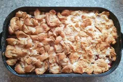 Žemľovka so slivkami a tvarohom - recept postup 8