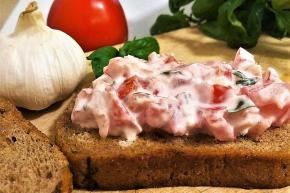 Cesnakové hrianky so stredomorskou nátierkou, recept, sedita321123