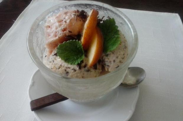 Domáca zmrzlina stracciatella a broskyňový sorbet. - recept