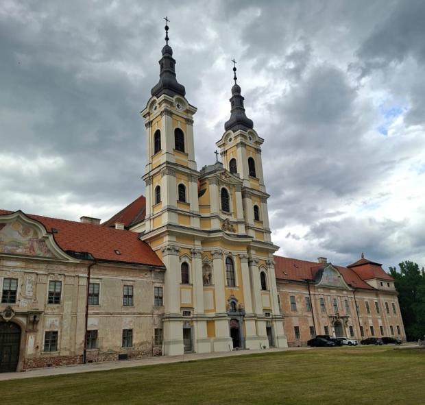 Premonštrátsky kláštor s historickou knižnicou v Jasove