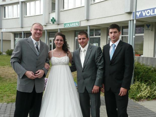 Moji traja chlapi s Evičkou , Obrázky ku článkom, Lenka R, 1
