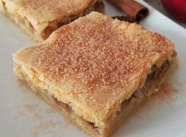 Škoricovo jablkový koláč s cestom s hnedým cukrom - recept