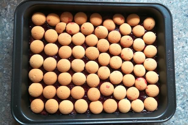 Smotanovo čokoládový zákusok s ríbezľami - recept postup 2