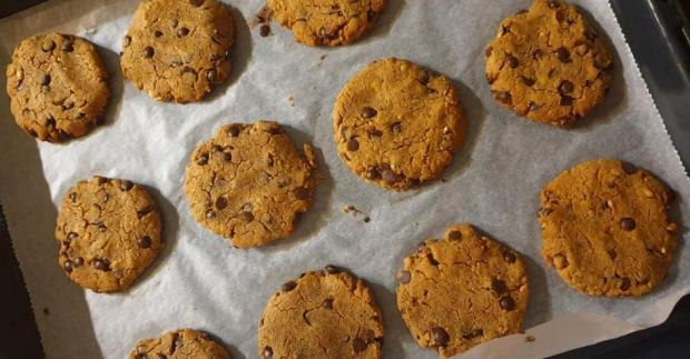 Zdravé cookies s cícerom, arašidovým maslom a čokoládou - recept