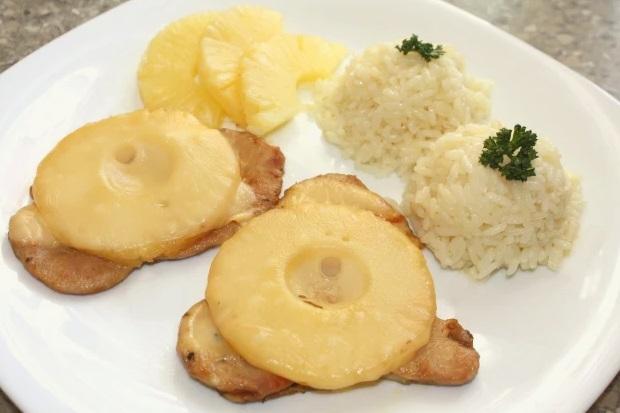 Zapekané rezne s ananásom, recept
