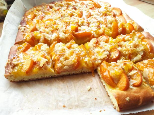 Kysnutý marhuľový koláč s džemom a mandľovou posýpkou, recept Kysnutý marhuľový koláč s džemom a mandľovou posýpkou, Koláče, recept, dasa_