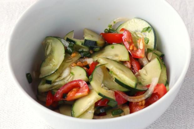Uhorkovo paradajkový šalát, Šaláty, recept, Kamila
