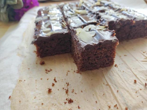 Hrnčekový perníkový koláč s čokoládou, recept Hrnčekový perníkový koláč s čokoládou, Koláče, recept, dasa_