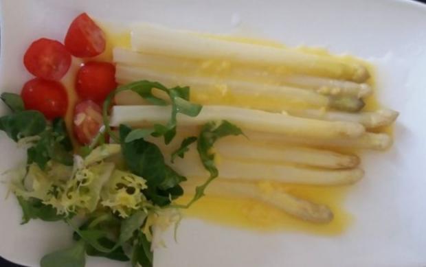 Špargľa s citrónovou omáčkou - recept