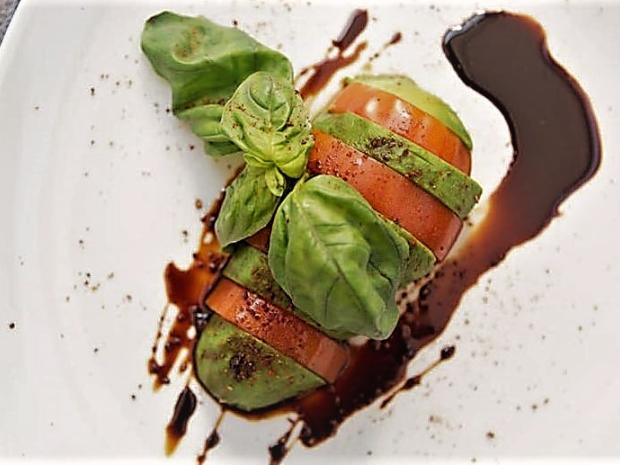 Avokádové caprese, Zdravé recepty, recept, M.á.r.i.a