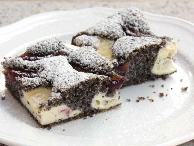 Slivkový koláč s makom a tvarohom, Koláče, recept, Kamila