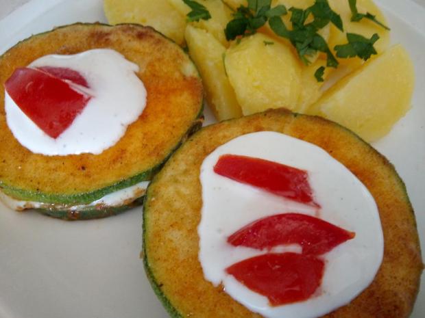 Cuketové kolieska s mozzarellou a rajčinou, Hlavné jedlá, recept, M.á.r.i.a