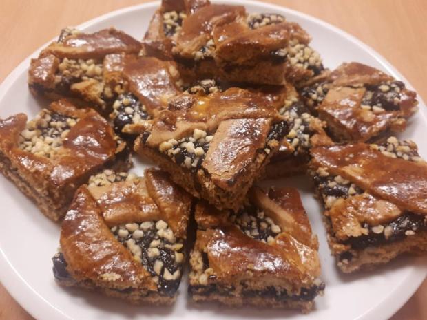 Medový mrežovník s orechmi a slivkovým lekvárom, Koláče, recept, majkaf