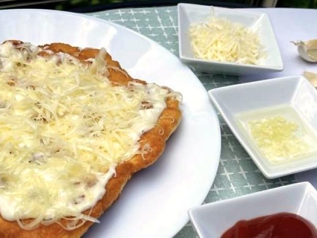 Langoš z kyslej smotany, Hlavné jedlá, recept, Frommykitchendotcom