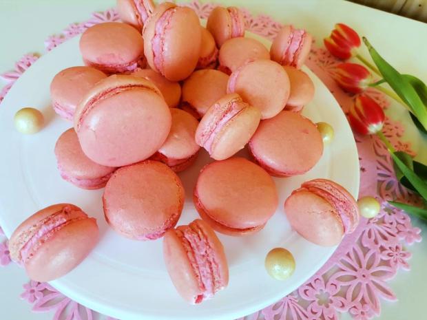 Jahodové makrónky, Zákusky, recept, Oľga Birošová