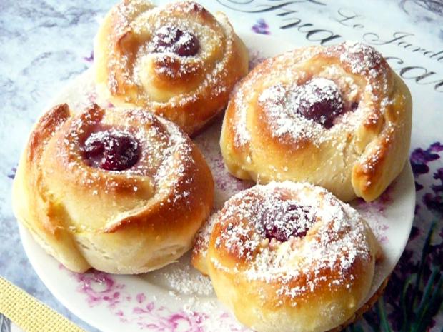 Kysnuté ružičky zo smotanového cesta, Koláče, recept, Valika475