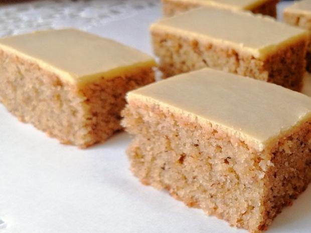 Orechový koláč so žĺtkovou polevou, Zákusky, recept, lydus111111