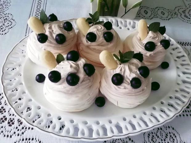 Pavlovky s parížskou šľahačkou, Zákusky, recept, Oľga Birošová