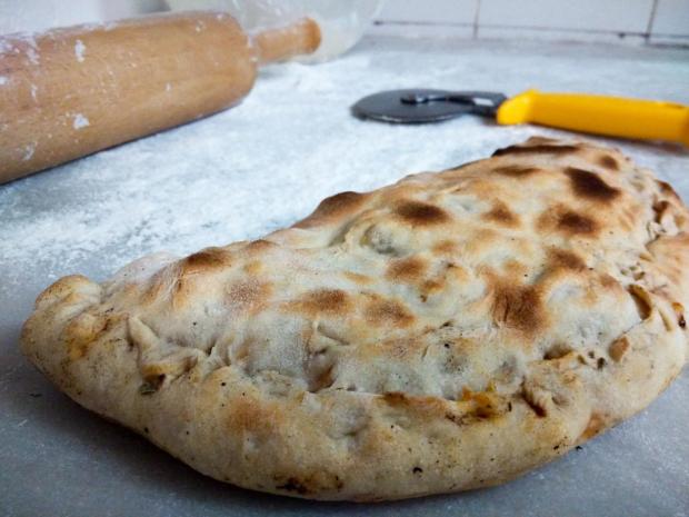 Plnená pizza Calzone, Chlieb, pečivo, recept, M.á.r.i.a