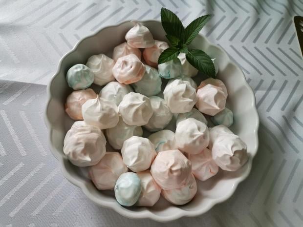 Trojfarebné snehové pusinky, Drobné pečivo, recept, Oľga Birošová