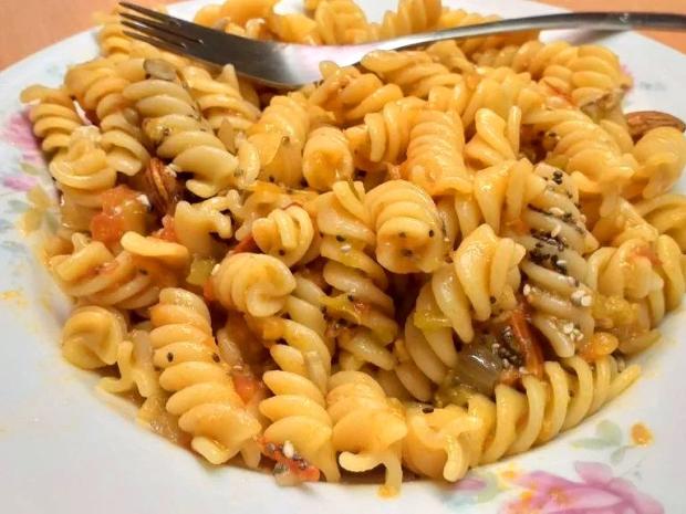 Cestoviny s tuniakom a lečom, Hlavné jedlá, recept, Recepty z intráku