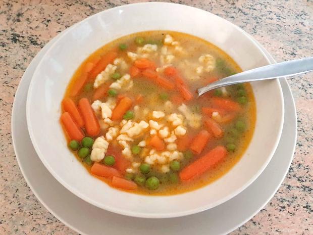 Hrachová polievka s mrkvou a haluškami, Polievky, recept, Slavka K