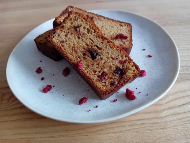 Citrónový chlebík s višňami a čokoládou, Koláče, recept, Recepty z intráku