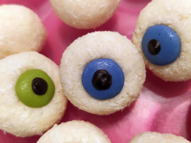 Kokosové guľky - oči na Halloween, Pre najmenších, recept, Dzeny