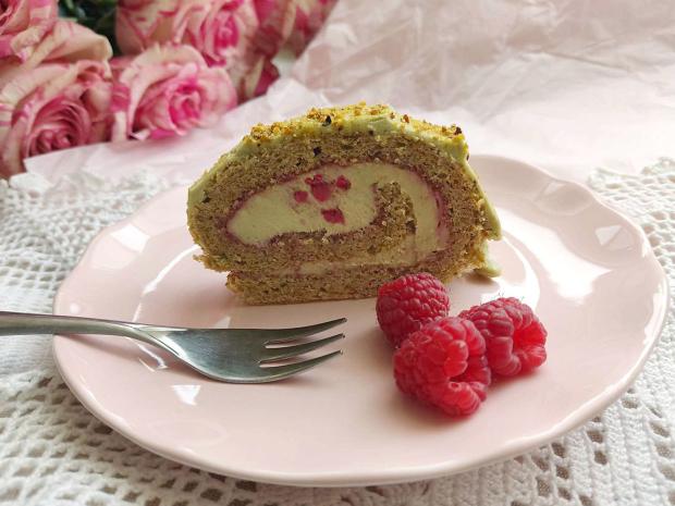 Pistáciová roláda s malinami a matcha čajom, Zákusky, recept, dasa_