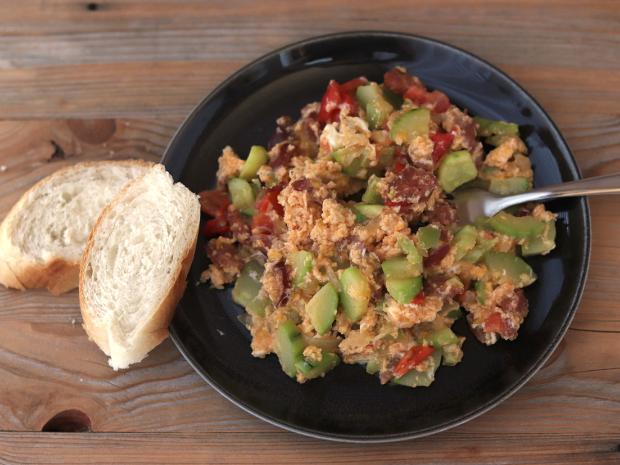 Cuketové lečo s klobásou, Hlavné jedlá, recept, Kamila