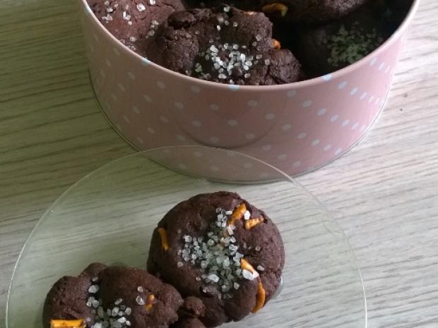 Čokoládové solené sušienky s karamelom a praclíkmi, Drobné pečivo, recept, anjeli